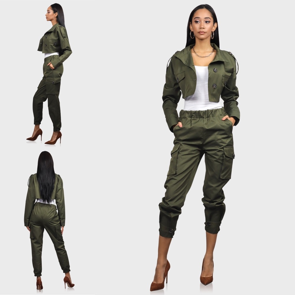 Green cargo joggers